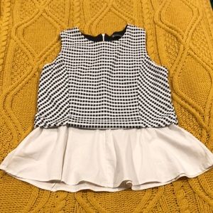 Black and white peplum sleeveless dress shirt 🖤